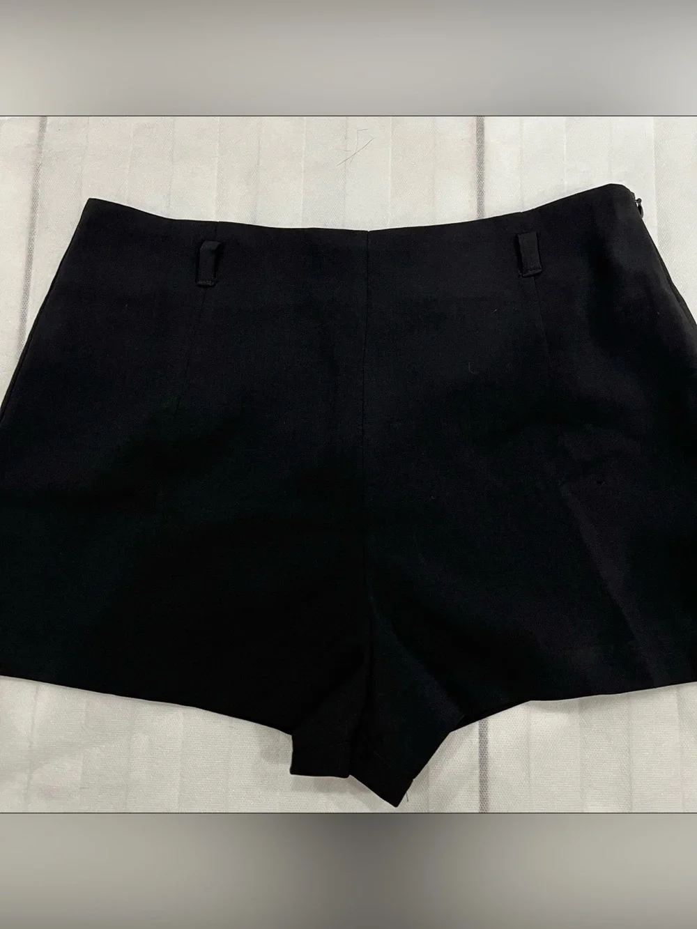 Forever 21 Black High-Waist Tailored Shorts size medium - Picture 3 of 8